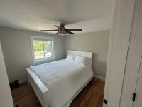 Location location location - renovated 2-bedroom condo on Long Sands Beach Hotels in Cape Neddick