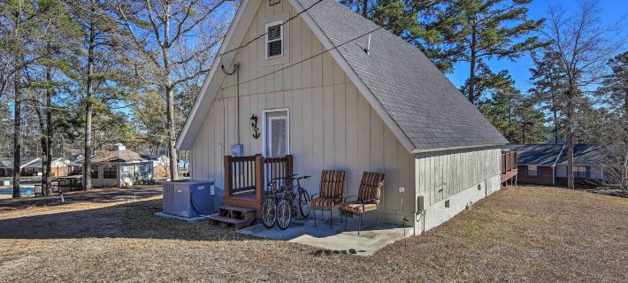 Sparta Lake Home w/ Deck & Boating Access! Hotels in Baldwin County