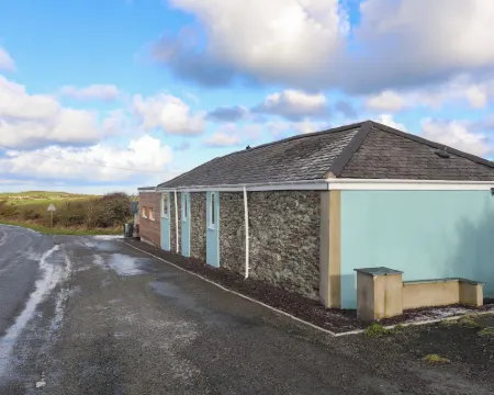 Bryn Llwyd Cottage Hotels in Amlwch