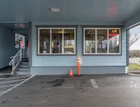 Water Front Inn - parking