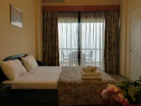 Holiday Suites Hotel & Beach Resort - balcón