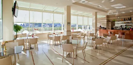 Breaking Business Hotel Отели рядом с достопримечательностью «Sito archeologico largo Sant'Anna (Villa Romana del I sec. a.C.)»