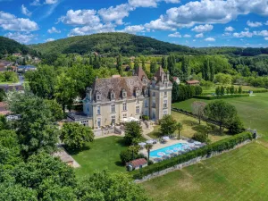 도멘 뒤 샤토 드 몽르꾸르 - 호텔 에 레스토랑 - 프로셰 사를라