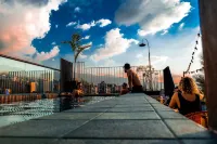 Los Patios Hostel - สระว่ายน้ำบนดาดฟ้า
