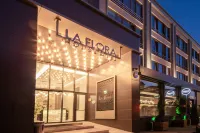 La Flora House Hotel Hotels near Sekapark 2.Etap