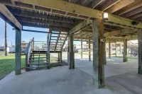 Walk to Shore and Restaurants Surfside Beach Home! - Wifi