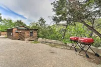 Cedar Falls Cabin Nestled by Honey Creek
