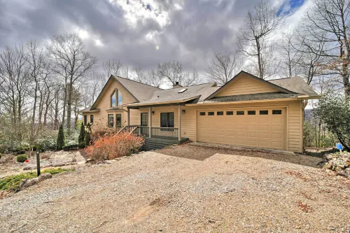 Sapphire Retreat with Views, Fire Pit, and Lake Access - Wifi