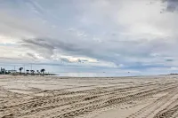 Walk to the Waves! Pass Christian Beach Retreat - 무료 와이파이