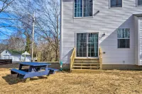 Riverside House w/ Kayaks, Piano & Fireplace - Wifi