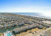 Wonderful 2-bedroom condo in Ocean Isle with 4 minute walk to the beach.