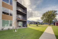 Modern Livingston Condo Near Yellowstone River! - parking