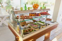 Golden Bay Apartments-Garden Haven - breakfast