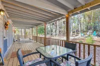 Secluded Hamilton Cabin Retreat w/ Private Lake! - parking