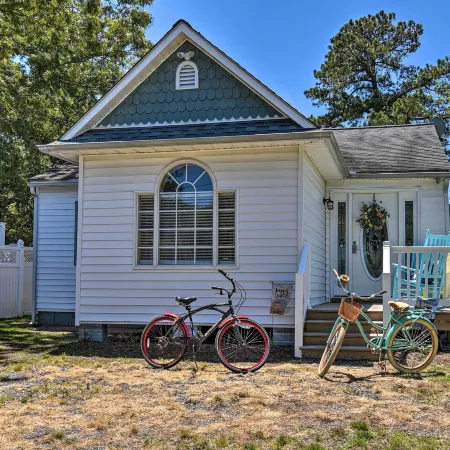 Riverfront Cottage: Fire Pit & Kayaks