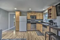 Chic Battle Ground Apartment ~ 18 Mi to Vancouver! - WiFi