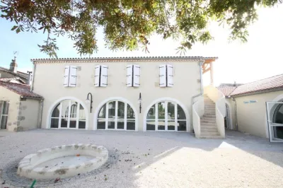 Le Continental Hotels in Caussens
