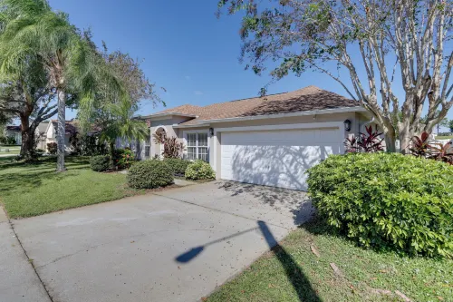 Bright Titusville Retreat w/ Lanai - Wfh Friendly!