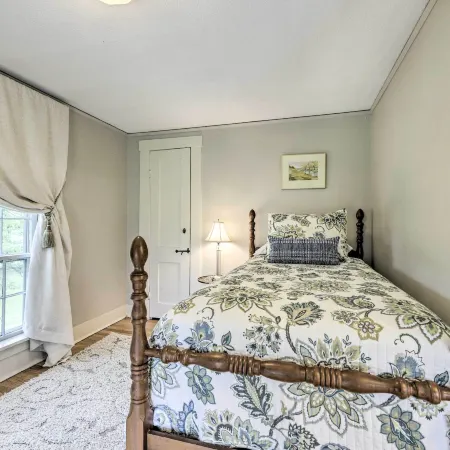Charming Farmhouse w/ Pool & Fishing Pond!