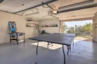 Sunny Lakefront Escape w/ Private Beach & Deck - parkir