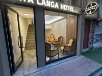 AYA LANGA HOTEL 예니카피 페리 주변 호텔