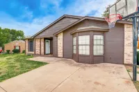 Game Room and Patio Family Home in the Colony! - Parkering