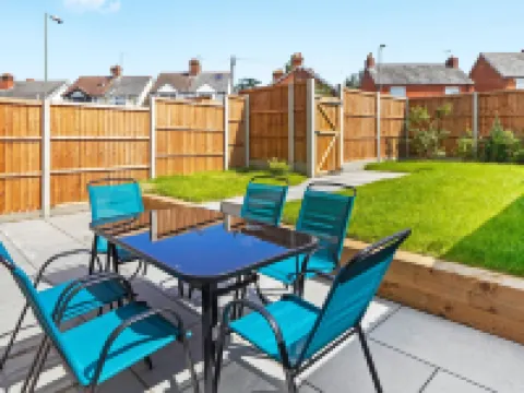 Cove Road Houses by Redwood Stays Hotels in Farnborough
