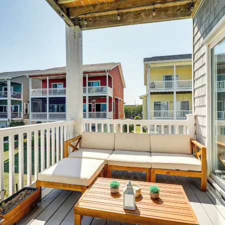 Carolina Beach Lakefront House Walk to Beach!