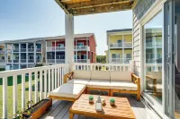 Carolina Beach Lakefront House Walk to Beach! - Spa