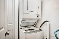 Central Catalina Cottage Walk to Ferry and Eateries