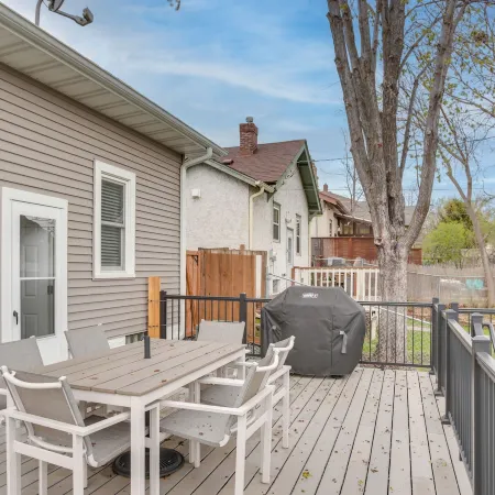 Cozy Minneapolis Retreat: Walk to Shops & Eats