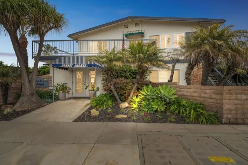 1 Bed Condo w/Private Patio Steps from the Sand!