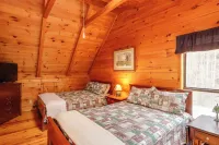 'Creek Bend Escape' w/ Hot Tub + River Views! - balcony