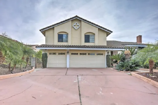 Chic Whittier Oasis Private Pool, Hot Tub and Grill