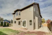 4 Mi to Downtown Reno: Family Retreat w/ Fireplace - Bungalows