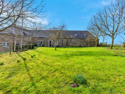 Woodman's Cottage Hotels near Springwood Park Show Ground