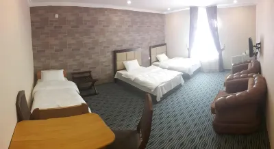 Semerana Riverside Hotel and Restaurant Hotels near Səkkizguşəli Məscid