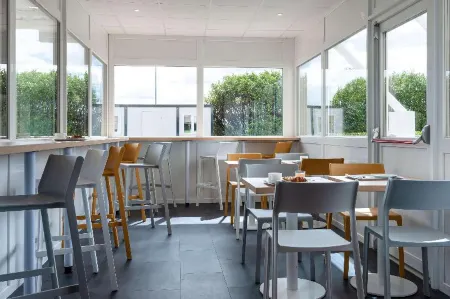 Vini Hotel Отели рядом с достопримечательностью «Musee des Beaux-Arts et Musee Marey»