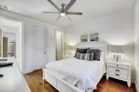 Luxurious Beach Home/Walk To Fun Beach/Gamer Room/Mins. to Downtown DelRay/WiFi