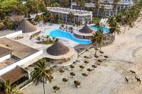 Kombo Beach Resort فنادق في Bakau