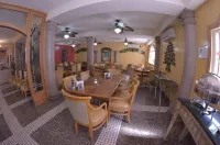 Hotel Los Cedros Inn Delicias