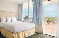 斯波內海濱汽車旅館