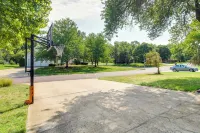 Overland Park Home w/ Fenced-in Yard & Gas Grill! - Homestays