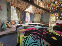 Sunshine Cafe & Cottage Riverside
