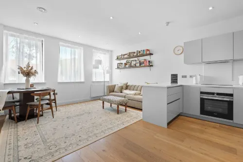 Apartment - Sleeps 2 - Parking - Great Location