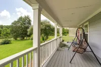 7 Mi to Ole Miss: Quiet Rural Retreat w/ Yard! - 2-Star