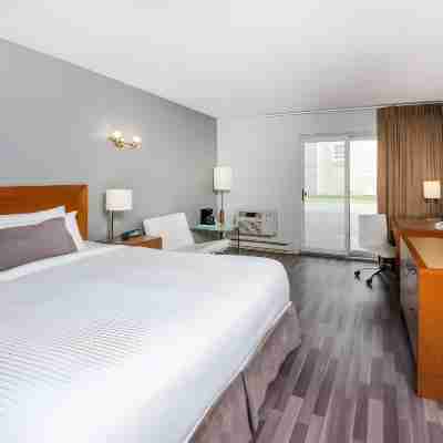 Clarion Pointe Quebec Airport Rooms