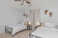 17 Springs / RTJ Golf / Saltwater Pool / Sleeps 8