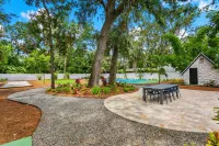 Luxury 9 Bedroom Retreat - Heated Pool & Hot Tub