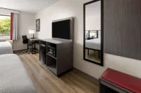 Ramada by Wyndham York Harrisburg Hershey - parking